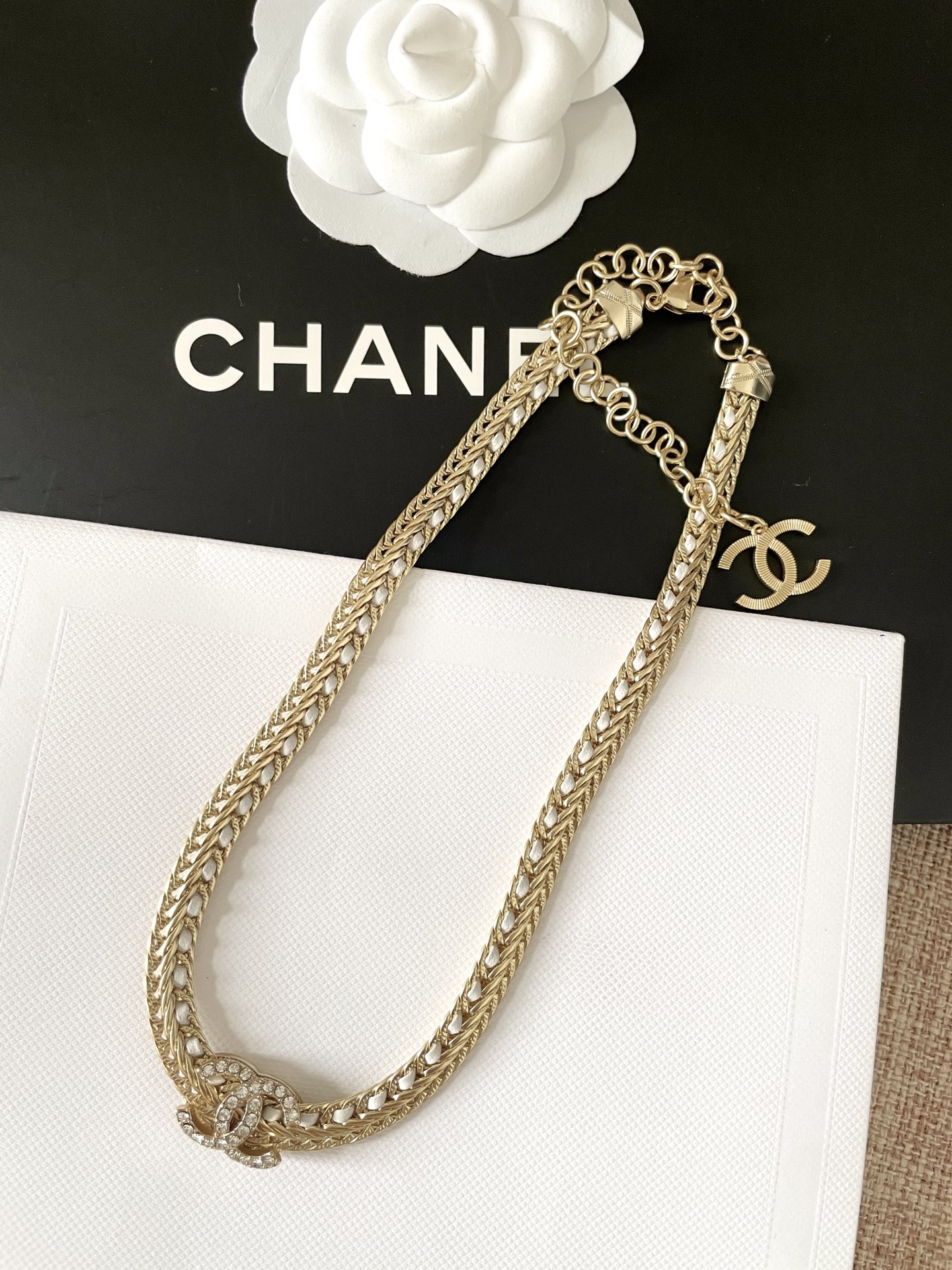 choker Ch**el 22s