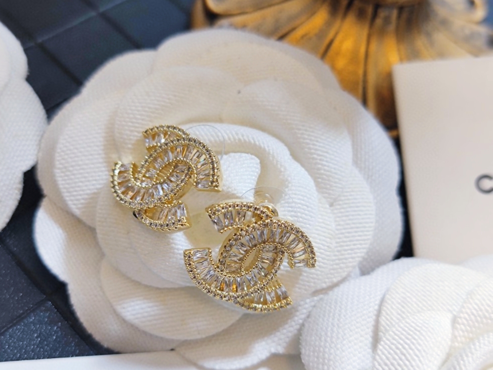 ch**el square D1am0nd earring 01