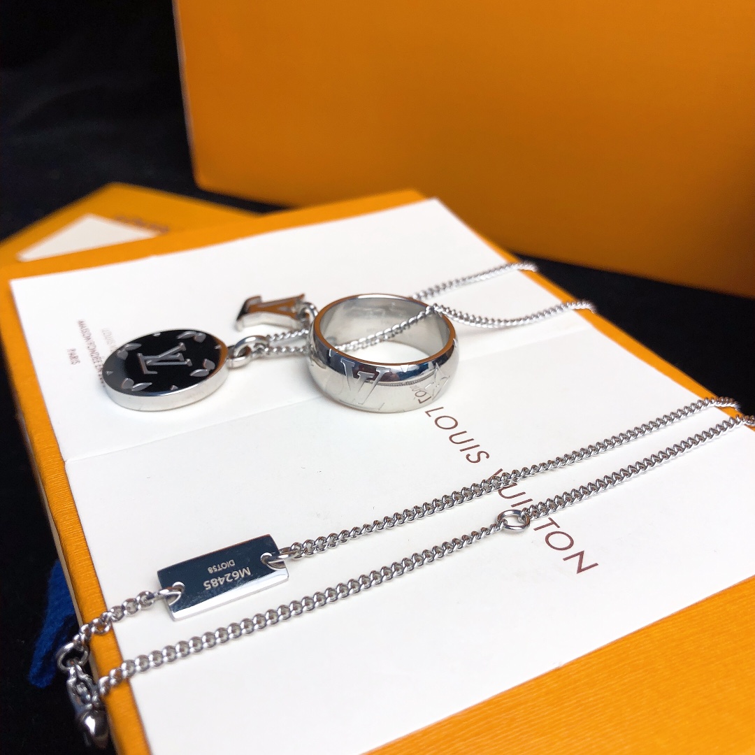 LV 3 set necklace 001