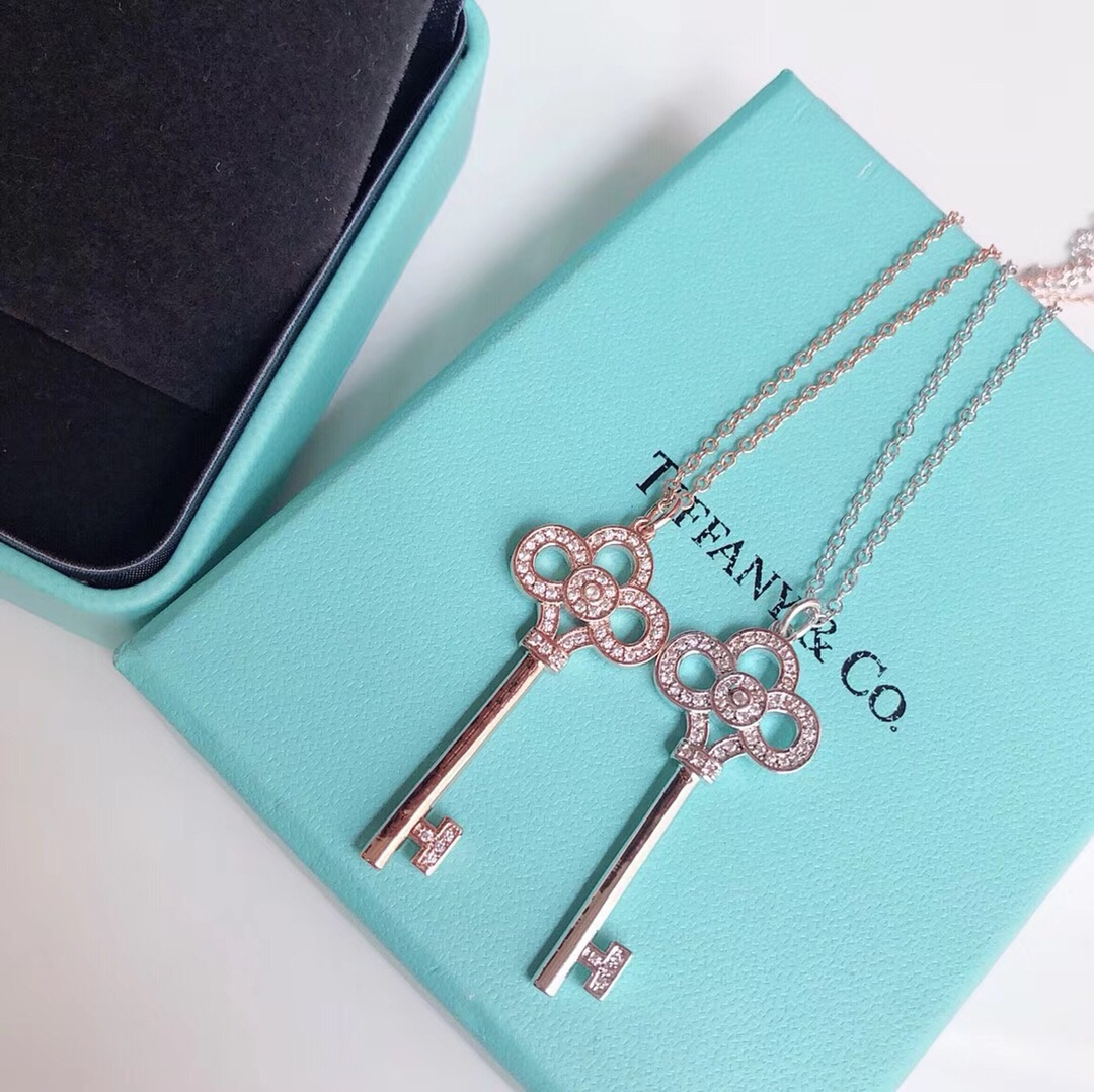T*f*ny   keys necklace