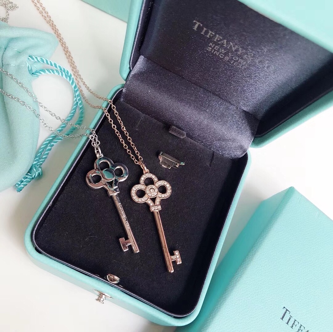 T*f*ny   keys necklace
