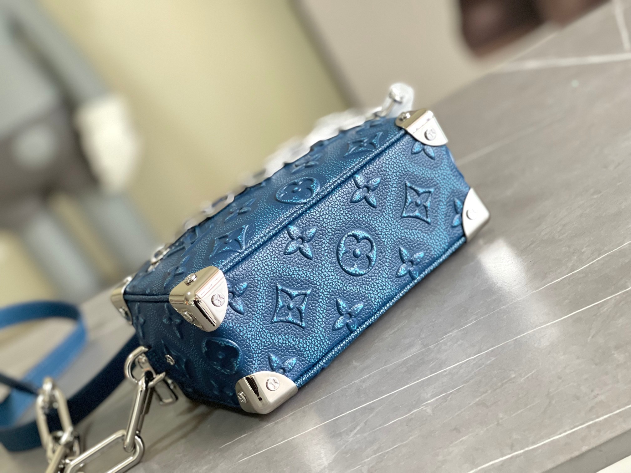 Lv box bag 18.5×13cm