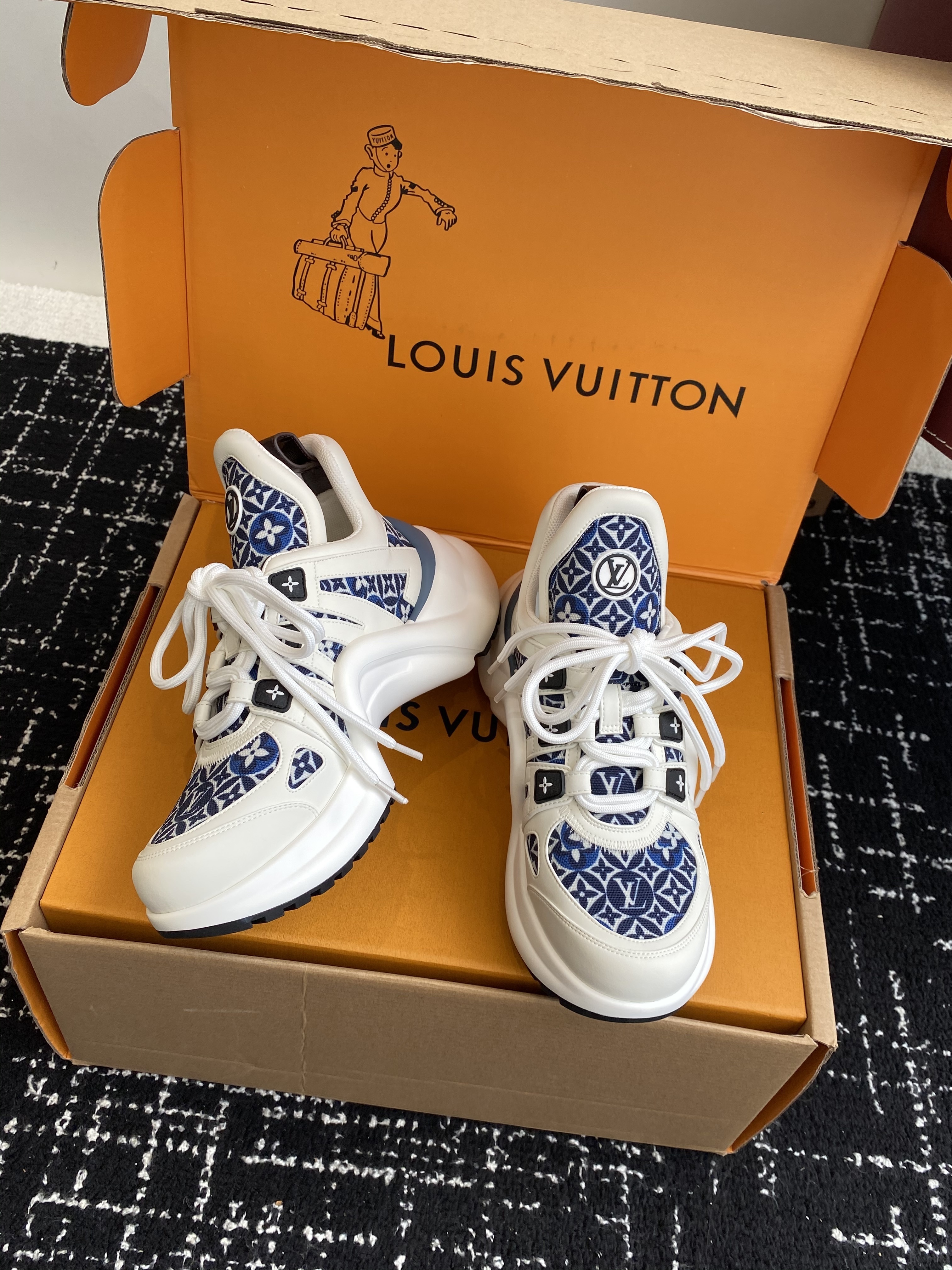 LV Sneaker 08