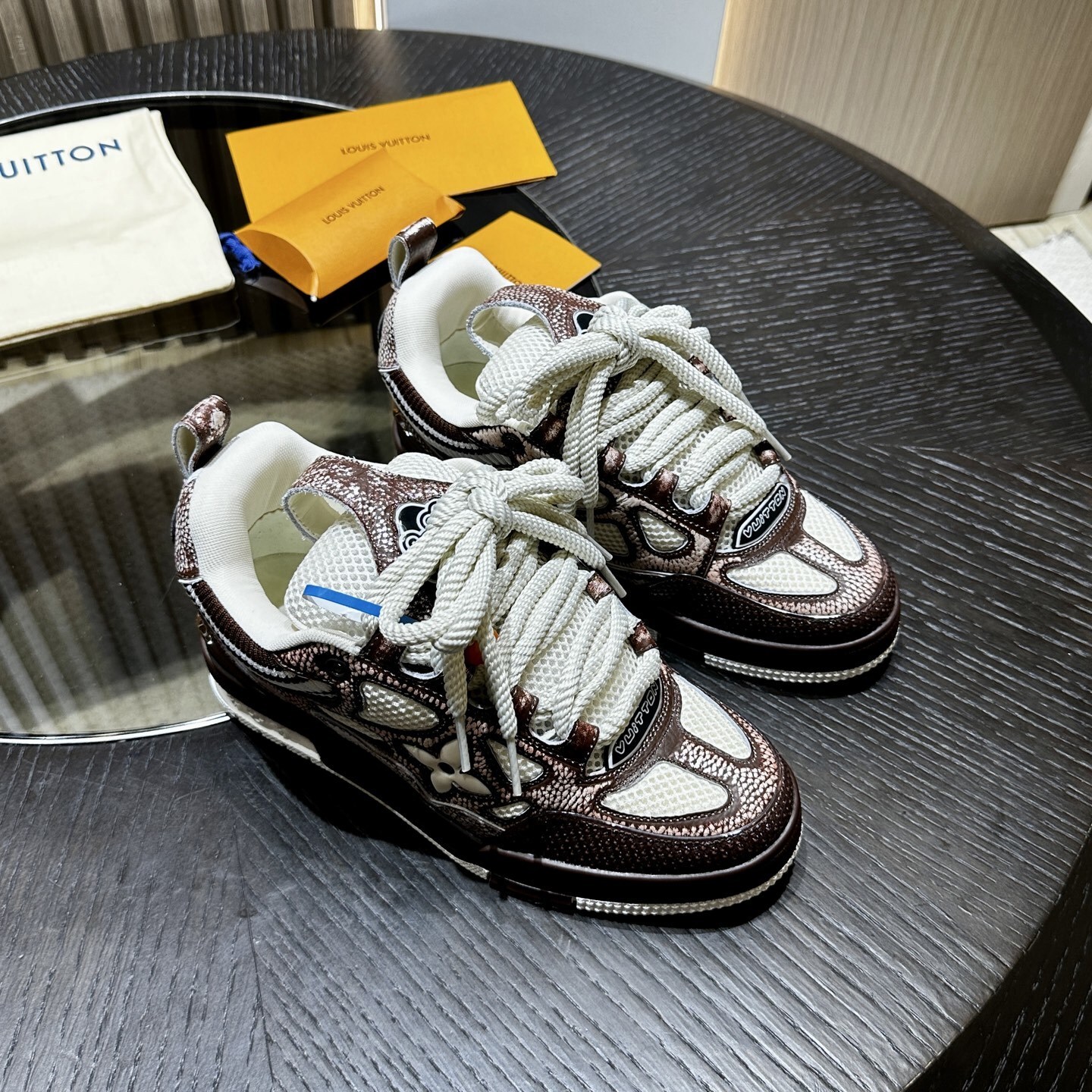 LV Sneaker 13