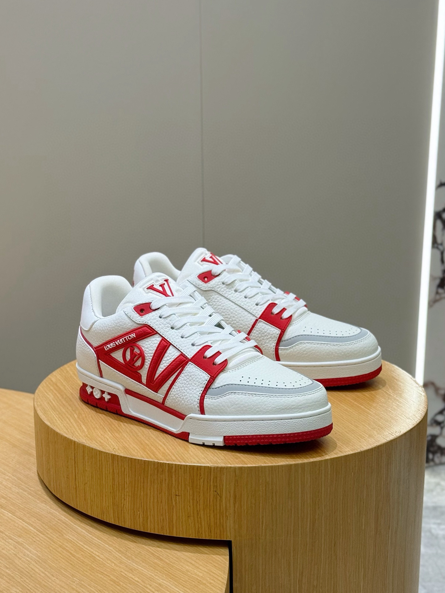 l0vis Vvtt0n trainer sneaker 14