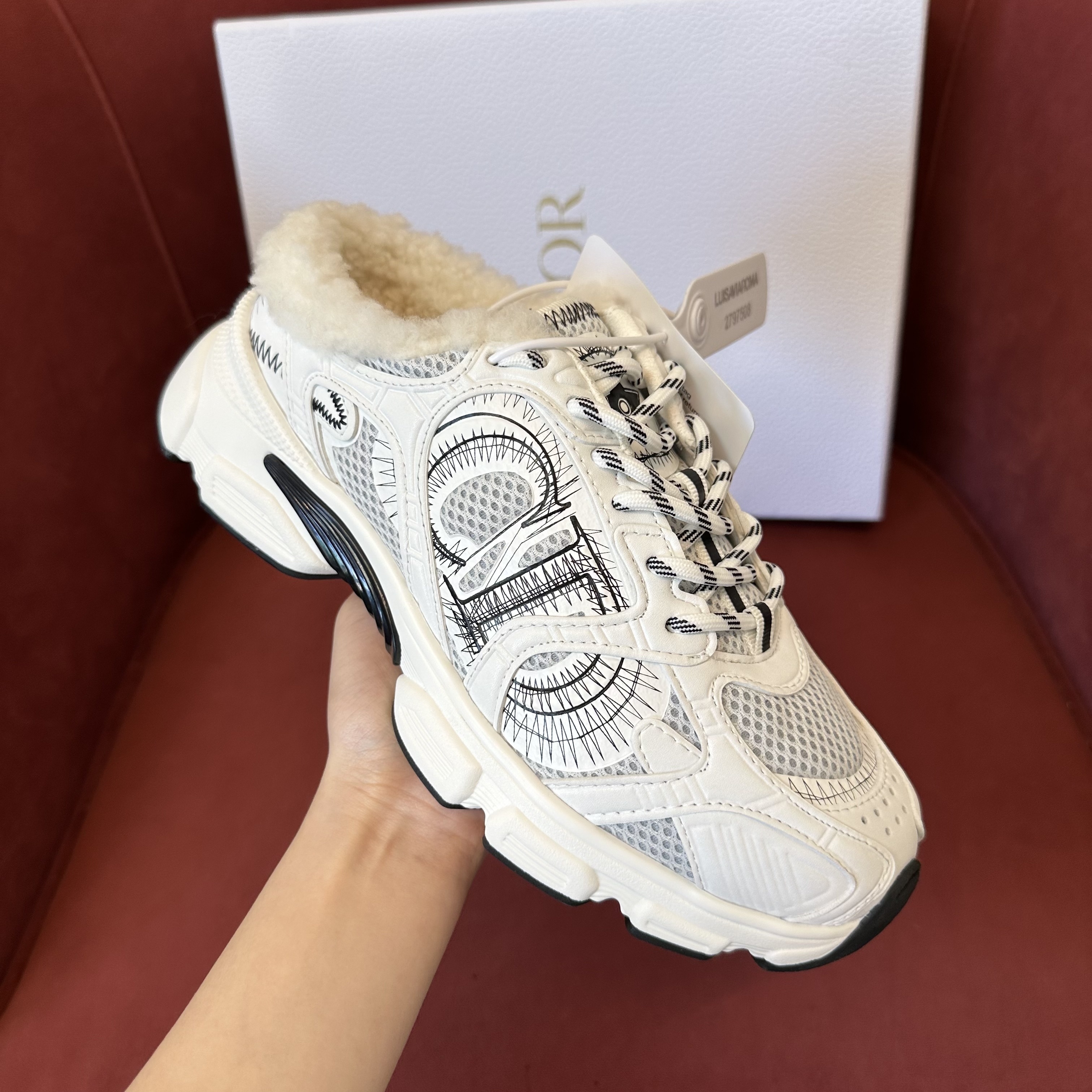 D10r low-top plush sneakers 02