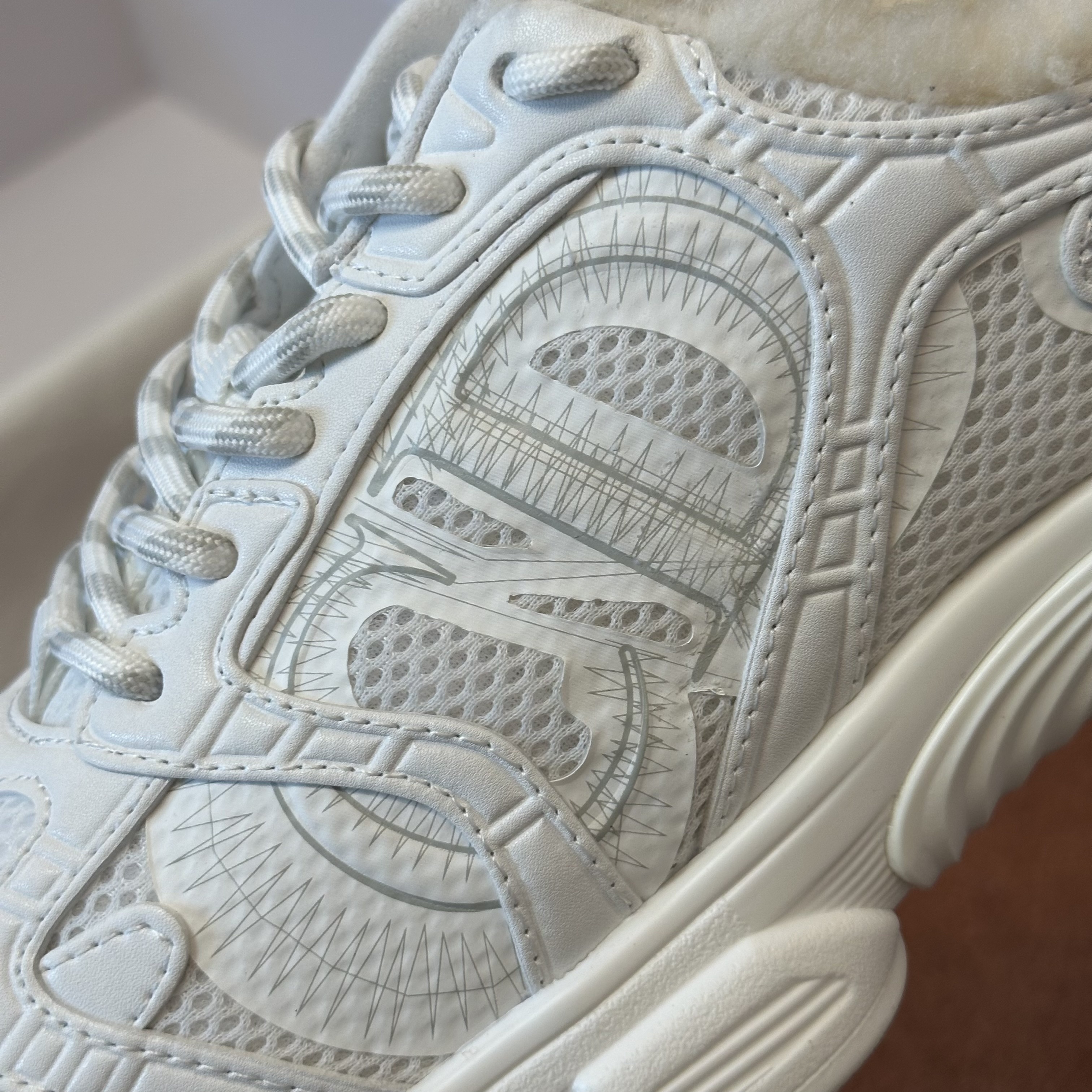 D10r low-top plush sneakers 04