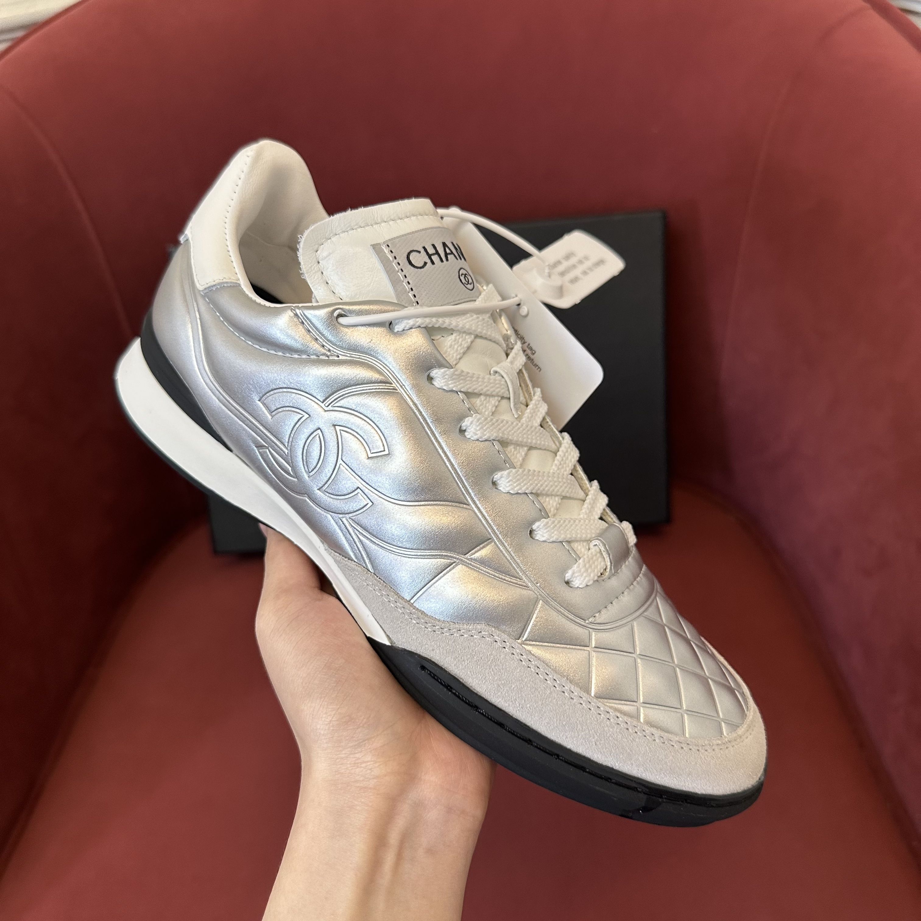 Ch**el sneaker 01